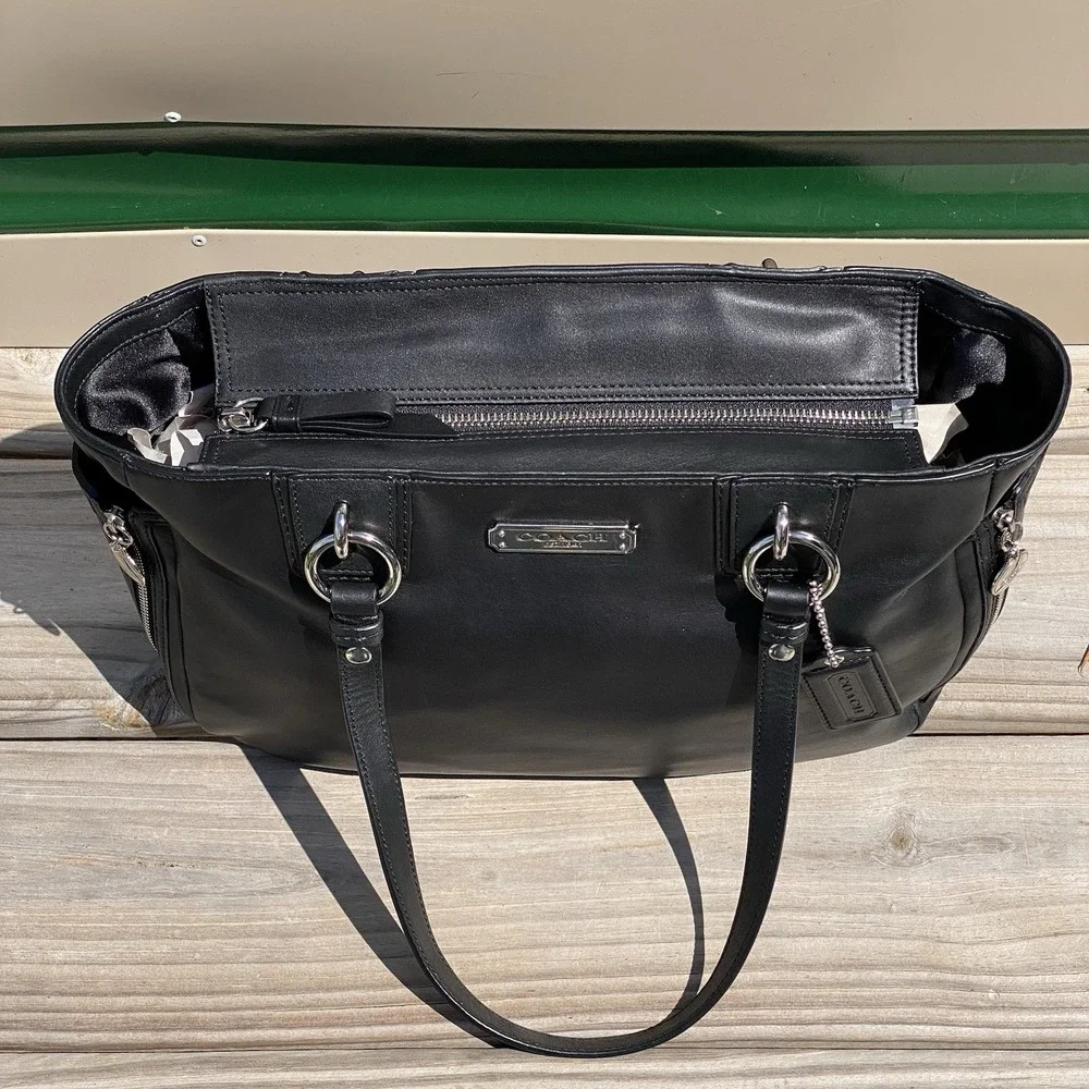 Coach Gallery East West Leather Tote Black Shoulder Bag Side Zip Pockets F19252